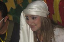 النّجمة المغربية داودية تبكي فرحا بتيمڤاد بعد أن اهتز الركح تحت قدميها