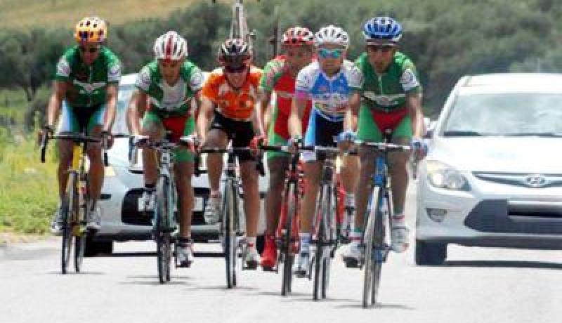 فوز الدراج الجزائري عز الدين لعقاب بالدورة الدولية للدراجات بالجزائر