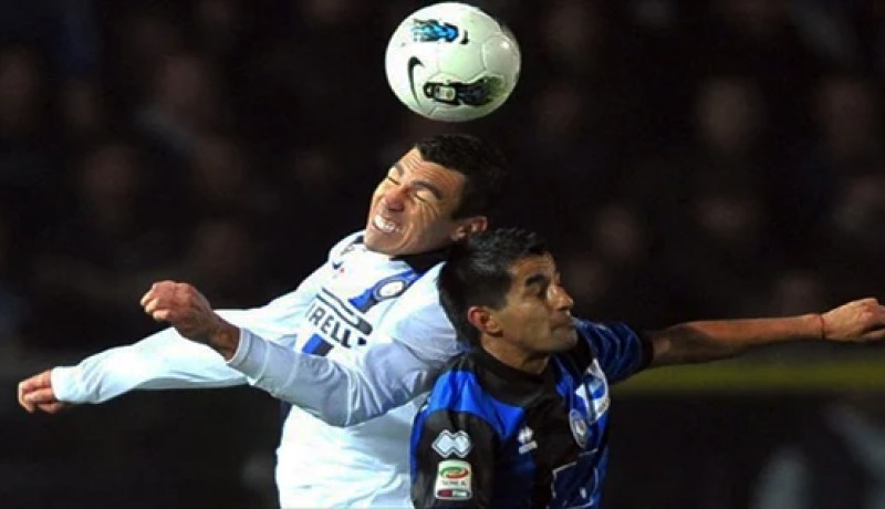 الضربات الرأسية تشكل خطرا على دماغ الإنسان