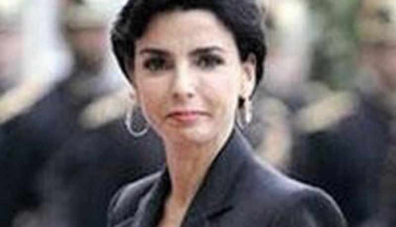 والدة داتي عانت من المغاربة