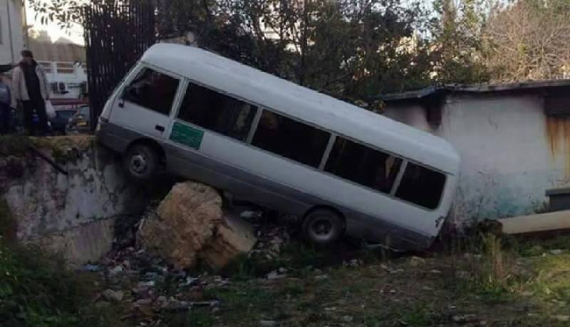 بالصور.. حادث مرور بواد كنيس في الروسيو بالعاصمة