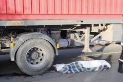 شاحنة  تدهس  طفل في معسكر