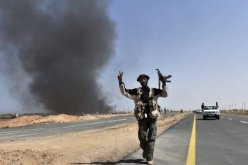الثـوار يحاصرون مسقط رأس القذافي