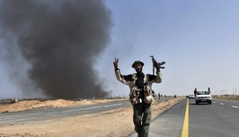 الثـوار يحاصرون مسقط رأس القذافي