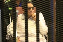 محكمة النقض المصرية تؤيد حكما بسجن مبارك ونجليه