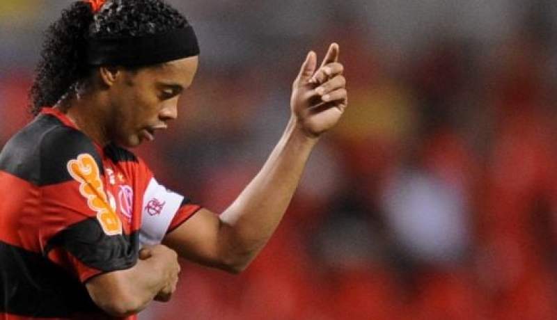 نادي فلامينغو البرازيلي يهاجم رونالدينيو بتسجيلات فاضحة