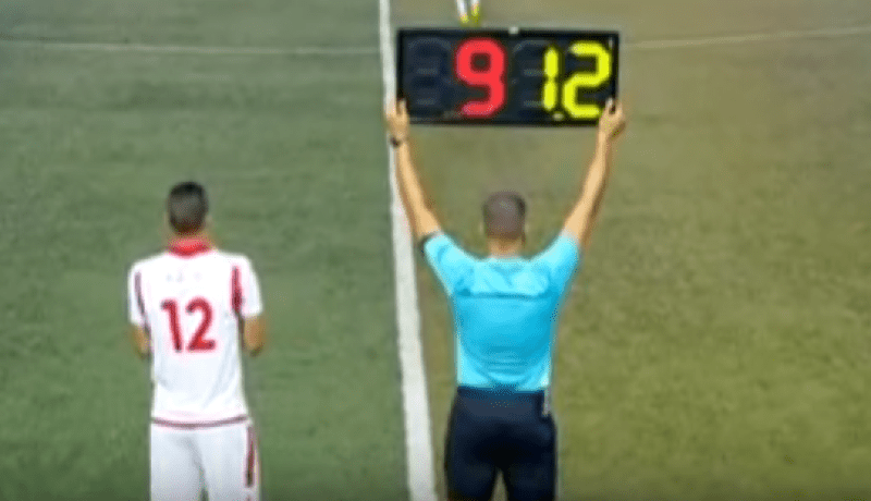 بالفيديو …حامية “خلطها “مع بادو زكي بعد إستبداله في مباراة الكأس !