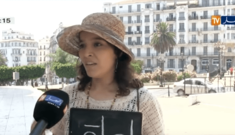 بالفيديو… حقيقة صاحبة كلمة امرأة التي أثارت جدلا في مواقع التواصل الإجتماعي