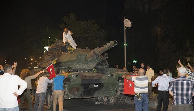 تركيا تشكل لجنة للتحقيق في محاولة الانقلاب الفاشلة