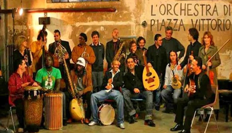 أوركسترا “دي بيازا فيتوريو” تمتع الجمهور وتغني جزائري
