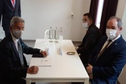 بوقادوم يتباحث مع نظيره الهندي جهود مكافحة كورونا والأوضاع في المنطقة