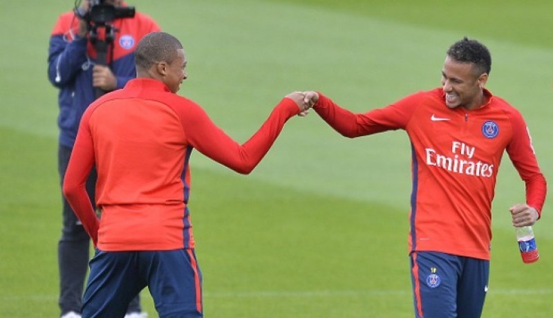 زفان تفادى نايمار “طاح” في مبابي