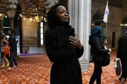 الفنانة الأمريكية ديلا مايلز تعتنق الإسلام