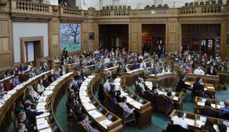 برلمان الدنمارك يوافق على مشاركة البلاد في عملية نقل الأسلحة الكيميائية السورية