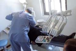 أطباء وجراحو الأسنان يرفعون أسعار العلاج بنسبة 100 من المائة