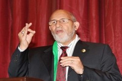 دربــال يطـلـب 15 مـسكنـا لجـماعتــه!