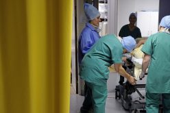 التكفل بعلاج الجزائريين في فرنسا ونقل جثامينهم مستقبلا