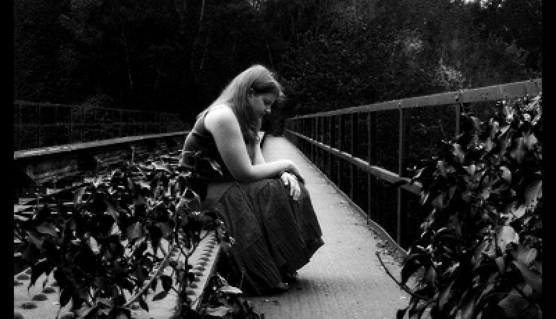 حاولت الانتحار بالاسيد لأنه سرق مالي وشقائي وخطب غيري!