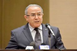 لعمامرة يدعو الشباب إلى الإحتكام إلى الطرق السلمية في حل المشاكل