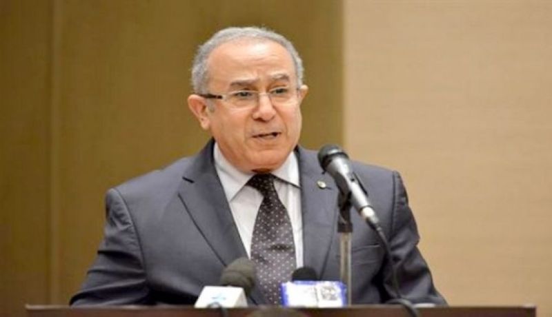 لعمامرة يدعو الشباب إلى الإحتكام إلى الطرق السلمية في حل المشاكل