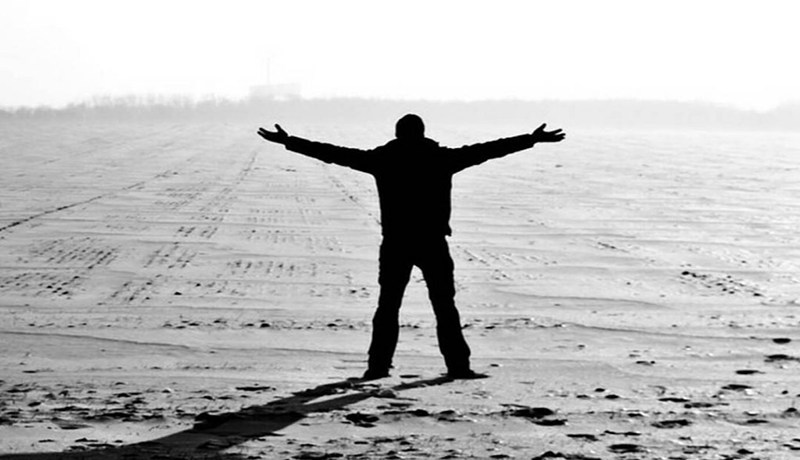 أجتهد وأسعى كثيرا لإرضاء كل الناس