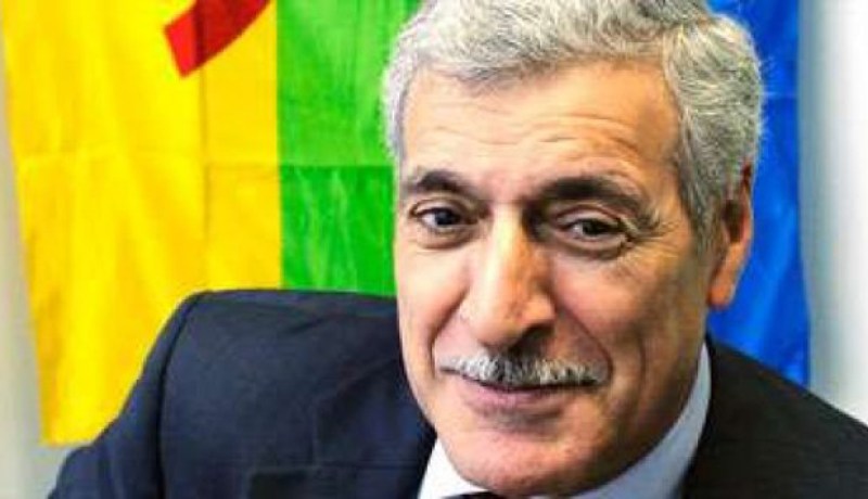 فرحات مهني يعد بتقنين زواج المثليين جنسيا في منطقة القبائل