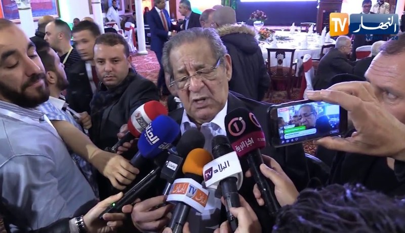عبد القادر ظريف: ” سواء أن تسيروا الفريق بإحكام.. أو تعترفوا بفشلكم وتغادروا”