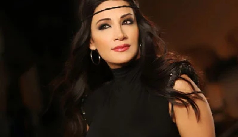 صورة ديانا حداد ترتدي الحجاب بإسطنبول التركية