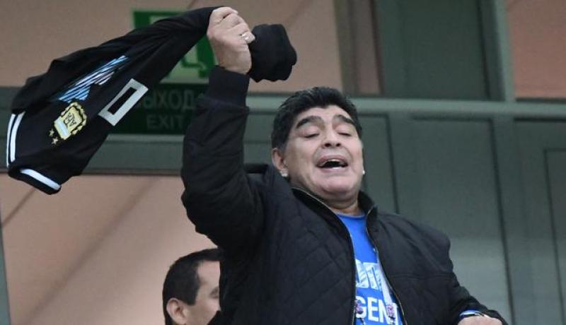 مارادونا:”أريد حضور التدريبات لأعلّم ميسي معنى إرتداء قمِيص المُنتخب”