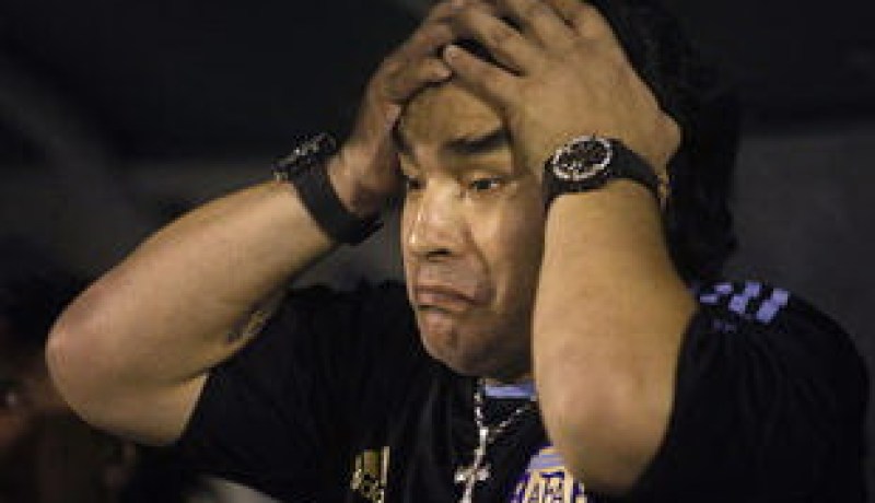 عضة كلب تُدخل مارادونا المستشفى