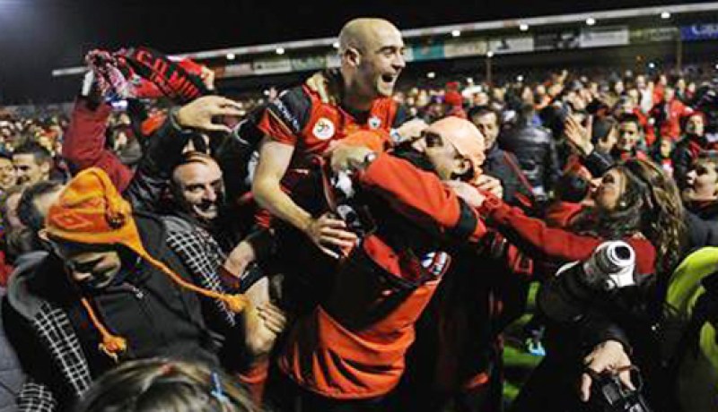 مدير بنك يتفوق على ميسي في التهديف ويقود ميرانديس لنصف نهائي كأس اسبانيا