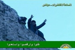 القذافي يلوح بفتح كل مخازن السلاح لتسليح انصاره