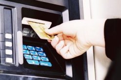 جهل استعمال الصكوك والبطاقات المغناطيسية وراء نقص السيولة في الجزائر