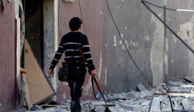 وساطات بين اللجان الشعبية والمقاتلين في مخيم اليرموك لتجنيبه الاقتحام