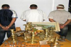 حجــز 25 تمثــالا فرعونيــا ومطبوعــات أثريــــة