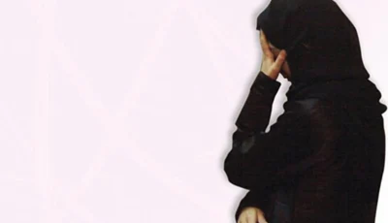 والدي‮ ‬أعلن حق الوصاية علي‮ ‬لأنّني‮ ‬مطلقة فحرمني‮ ‬التمتع بحياتي‮ ‬