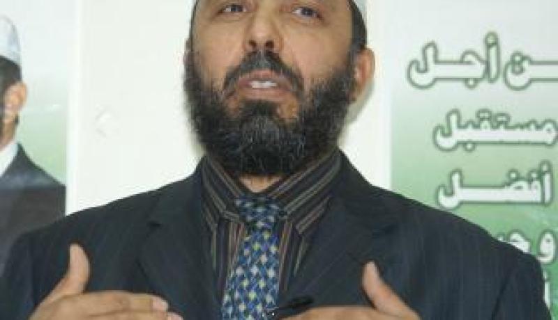 الخيار بين ''الشاشية'' والكوستيم