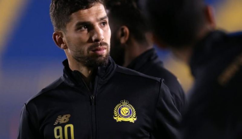 بالفيديو.. جابو وزملائه في النصر يُرشقون بالحجارة بعد الإقصاء من كأس الملك