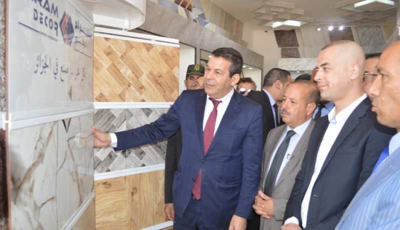 بالصور.. جلاب يقف على انطلاق تصدير “الخزف” نحو ليبيا