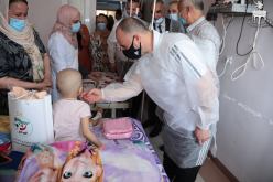 بالصور.. بلماضي يزرع الفرحة في قلوب الأطفال المُصابين بالسرطان