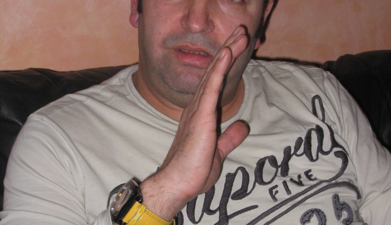 ‮”‬لم أغنِ‮ ‬في‮ ‬إسرائيل أو أحمل العلم المغربي‮ ‬في‮ ‬الصحراء الغربية حتى أُمنع من التلفزيون‮” ‬