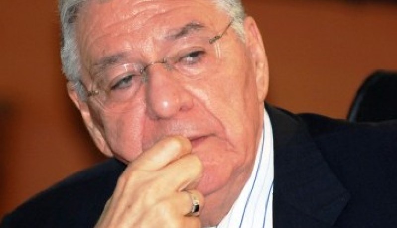 يتضامن مع وزير التضامن
