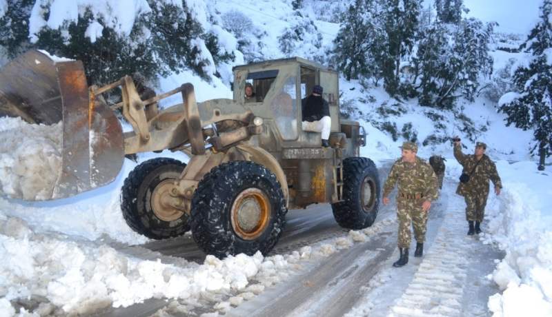 تفاصيل عن الطرقات مقطوعة في 11 ولاية بسبب الأحوال الجوية