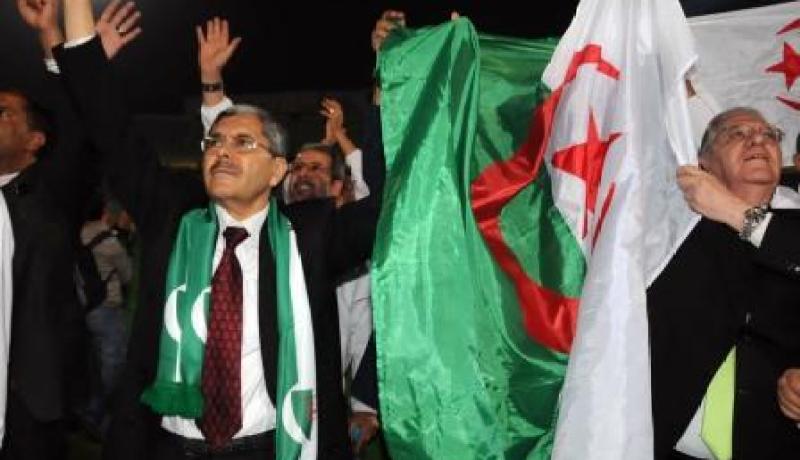 الشعوب العربية رِجل مع الجزائر… وأخرى مع مصر