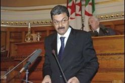 وزير المالية يعرض نص قانون المالية التكميلي لسنة 2012 على اللجنة الاقتصادية لمجلس الأمة