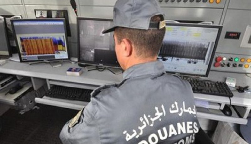 إحباط تهريب 8 كاميرات رقمية بمطار هواري بومدين