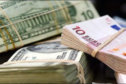 الأورو يتراجع أمام الدولار