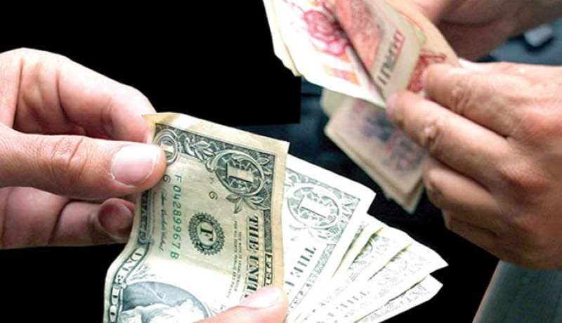 تراجع قياسي للدينار مقابل الدولار