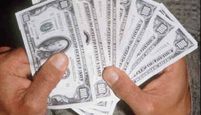 تراجع الدولار الأمريكي إلى أدنى مستوى له في ثلاثة أشهر