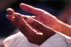 الشيخ فركوس‮: ‬رفع اليدين في‮ ‬الدعاء عند خطبة الجمعة وبعد الصلوات الخمس ‬بدعة‬